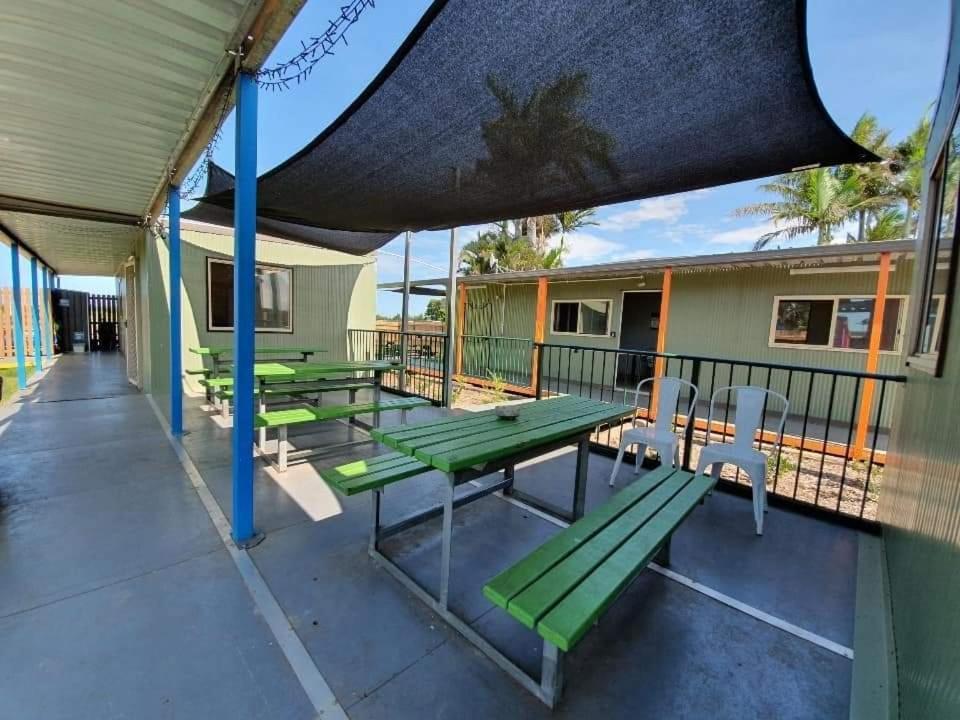 A Pousada Palm Tree Backpackers Bundaberg Exterior foto